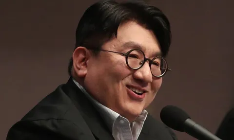 Bất ngờ trước câu nói của Lee Soo Man với ‘cha đẻ’ BTS sau cuộc đua giành quyền điều hành SM