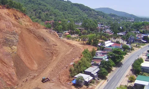 Dự án chống sạt lở đồi Phú Sơn (Tân Phú, Đồng Nai): Người dân địa phương mong sớm hoàn thành dự án…