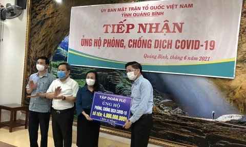 FLC tiếp tục ủng hộ Quảng Bình 4 tỷ đồng tiền mặt phòng chống Covid - 19