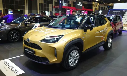 Ảnh thực tế Toyota Yaris Cross 2023 – SUV cỡ B khiến Seltos, Creta phải dè chừng