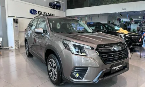 Subaru Forester 2023 về đại lý, phiên bản cũ giảm gần 300 triệu đồng