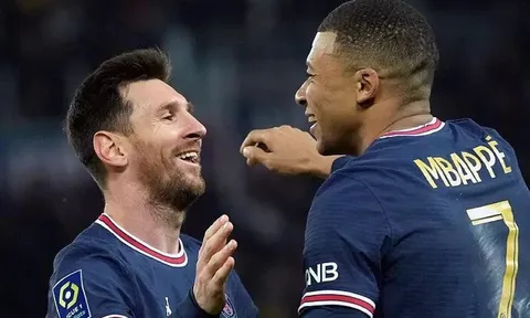 HLV Bayern Munich tiết lộ giải pháp 'khóa chân' Messi và Mbappe