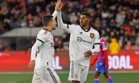 Bị từ chối thẳng thừng, Barcelona vẫn nỗ lực theo đuổi trụ cột MU