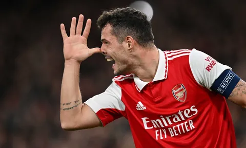 Sao Arsenal nhận cái kết muối mặt vì 'gáy sớm'
