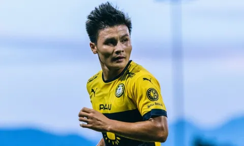 HLV Philippe Troussier can thiệp, Pau FC lập tức cho Quang Hải ra sân