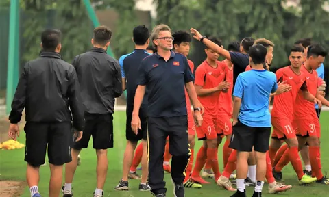 Vì World Cup, HLV Philippe Troussier 'tặng quà' lớn cho ĐT Việt Nam
