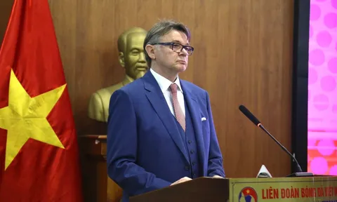 Không vô địch, HLV Philippe Troussier đặt mục tiêu cực lạ ở siêu giải đấu
