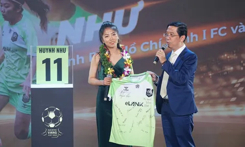 Liên tục tỏa sáng, Huỳnh Như nhận vinh dự chưa từng có trong sự nghiệp