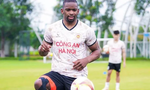 CAHN nhận tin cực vui từ 'siêu tiền đạo' trước ngày V-League trở lại