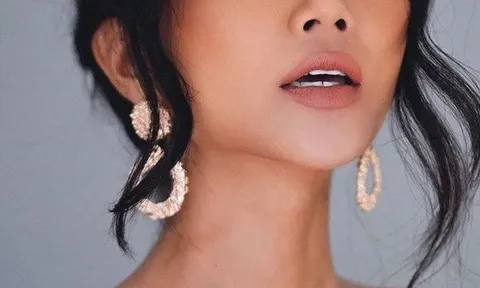 H’Hen Niê khoe quà Valentine bằng vàng ròng, CĐM nghi vấn nàng Hậu sắp lên xe hoa?