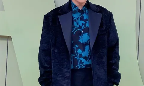 T.O.P (BIGBANG) xuất hiện với ngoại hình khác lạ tại show thời trang Versace 2023