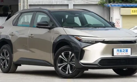 Toyota giảm giá xe điện, đẩy mạnh doanh số bán hàng