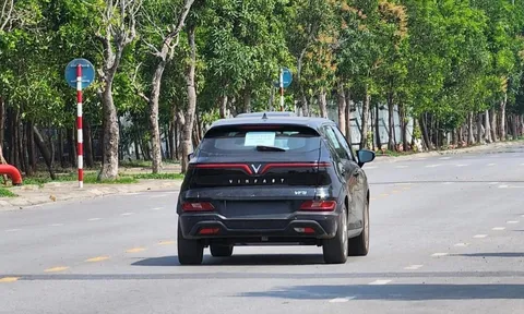 VinFast VF5 lộ diện trên đường phố, nhiều chi tiết khác hẳn với bản concept