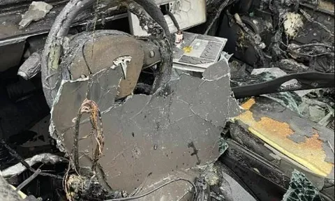 Tesla Model 3 "cháy rụi" khoang lái sau khi rời cửa hàng sửa chữa