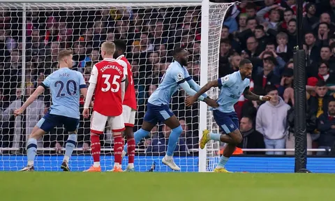 XÁC NHẬN: Trọng tài VAR mắc lỗi nghiêm trọng, Arsenal hòa tức tưởi trước Brentford