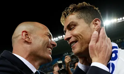 HLV Zidane có bến đỗ hùng mạnh, là CLB ước mơ của Ronaldo