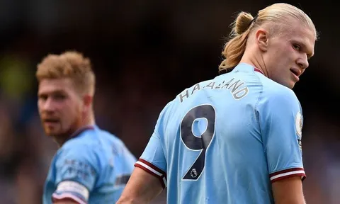 Thắng dễ Aston Villa, Man City áp sát Arsenal ngay trước đại chiến