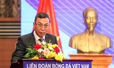Sau bản hợp đồng chất lượng với HLV Troussier, Chủ tịch VFF tiếp tục nhận vinh dự đặc biệt