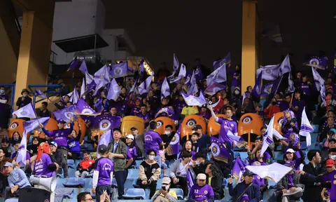 CĐV Hà Nội FC phủ tím Hàng Đẫy, sẵn sàng cho đại chiến thủ đô với Viettel