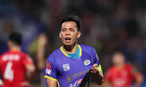Văn Quyết tiếp tục tỏa sáng giúp Hà Nội FC 'lên đỉnh' V-League