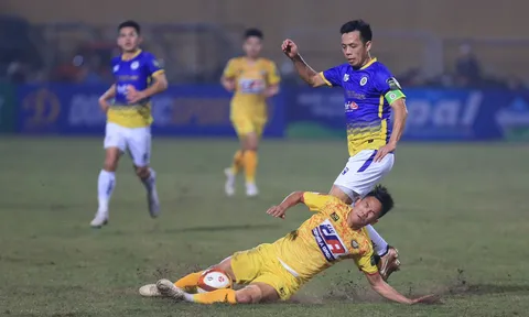 HLV Hà Nội ngán ngẩm vì quyết định 'độc, lạ' tại V-League