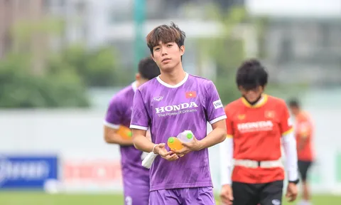 NÓNG: HLV Troussier gạch tên 13 cầu thủ khỏi U23 Việt Nam