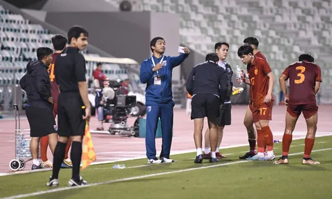 Cầm hòa nhà vô địch châu Á, HLV U23 Thái Lan 'bỏ qua' cho sai lầm của trọng tài