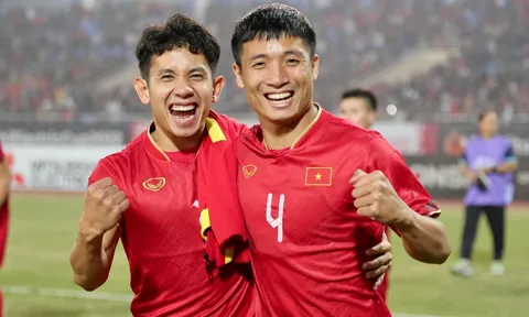 Vừa trở về từ AFF Cup, tuyển thủ Việt Nam gia nhập đội bóng khủng