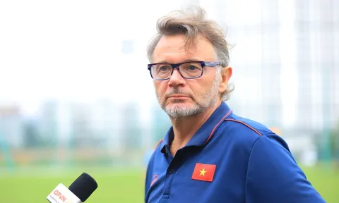 HLV Troussier có thành tích như thế nào trước khi dẫn dắt ĐT Việt Nam?