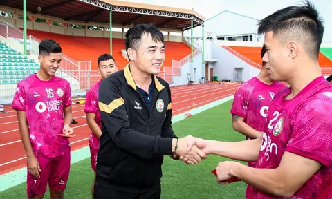 Video: Trước trận CAHN đấu Bình Định, HLV Nguyễn Đức Thắng chê mặt sân Hàng Đẫy quá xấu