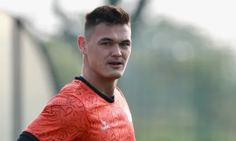 Thủ môn Patrik Lê Giang tiết lộ khó khăn gặp phải khi về Việt Nam thi đấu