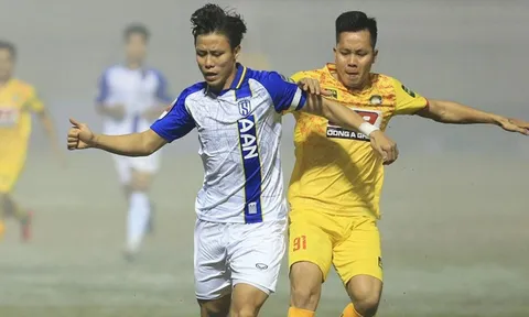 Quế Ngọc Hải gây chú ý ở trận derby xứ Thanh với chiếc băng đội trưởng độc đáo