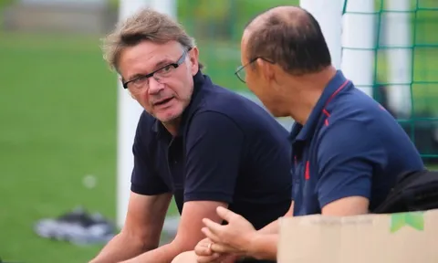 Vừa ngồi ghế nóng, HLV Philippe Troussier phá luôn 3 kỷ lục của thầy Park