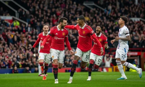 Hàng loạt nhà đầu tư chính thức hỏi mua Man United