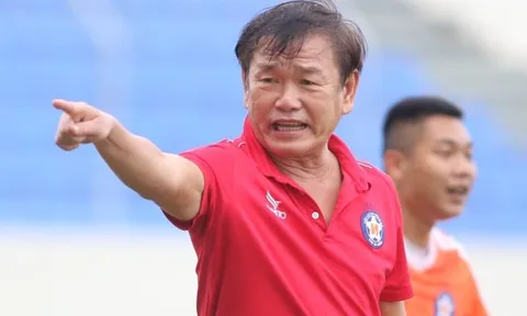 HLV Phan Thanh Hùng có phản ứng đầy bất ngờ sau trận thua ngược Bình Định