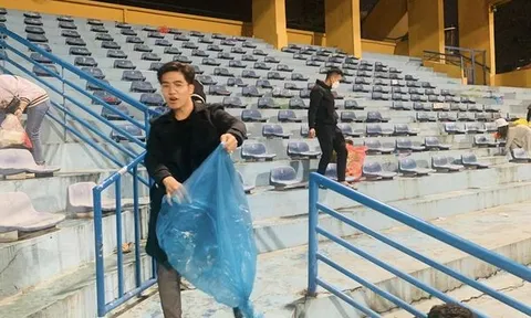 Ban huấn luyện cùng CĐV Nam Định có hành động đẹp sau trận hòa Viettel