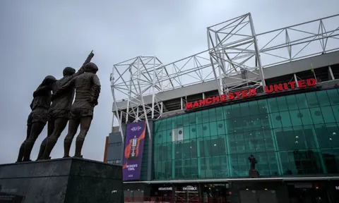 Độ giàu có của ông chủ Qatar muốn mua lại Man United thế nào?