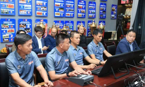 18 trọng tài làm quen công nghệ VAR, xác định thời gian áp dụng tại V-League 2023
