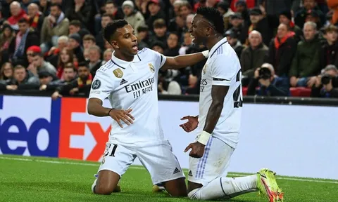 Báo chí Tây Ban Nha phát cuồng khi Real Madrid hủy diệt Liverpool 5-2