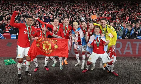 Cách Man United kết thúc cơn hạn hán danh hiệu dài nhất trong 40 năm