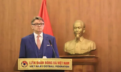 Chính thức ký hợp đồng với VFF, HLV Troussier tiết lộ lý do nhận lời dẫn dắt ĐT Việt Nam