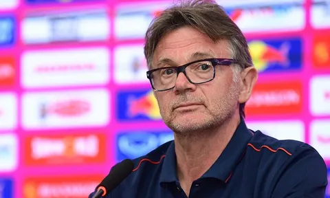 HLV Troussier giải thích lý do ĐT Việt Nam không ở khách sạn 5 sao?