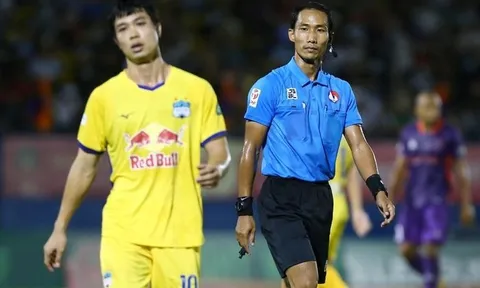 Trọng tài V-League từng khiến Công Phượng nổi nóng vừa được cấp bằng FIFA
