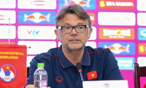 HLV Troussier nói về mục tiêu World Cup, tiết lộ điều mong chờ tại V-League