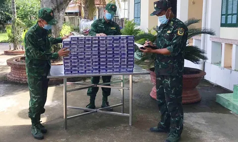 Kiên Giang: Phát hiện lực lượng tuần tra, đối tượng bỏ chạy qua biên giới vứt lại gần 1.000 bao thuốc lá nhập lậu