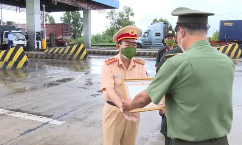 Bộ trưởng Bộ Công an khen thưởng Công an Tiền Giang