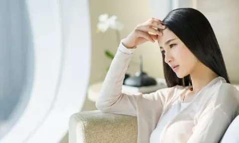 Hồng nhan bạc phận: Phụ nữ có 3 nét tướng này thì trung niên dễ góa bụa, sống cô độc hết đời