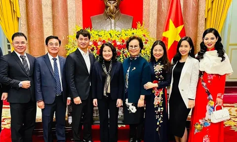 Ông Đinh Trọng Vỹ vinh dự được gặp gỡ Phó Chủ tịch nước Võ Thị Ánh Xuân và các cấp lãnh đạo Nhà Nước.