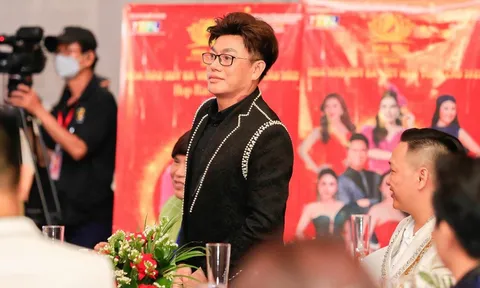 Nhà thiết kế Tommy Nguyễn sẽ mang những chiếc đầm dạ hội lộng lẫy đến với cuộc thi “Hoa hậu Quý bà Việt Nam Toàn cầu 2022”.