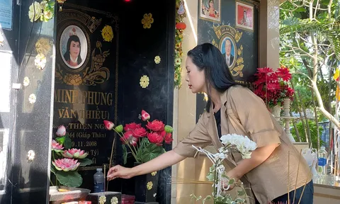 NSƯT Trịnh Kim Chi chia sẻ loạt ảnh đi cúng rằm tháng Giêng tại Chùa Nghệ Sĩ - Nghĩa Trang Nghệ Sĩ